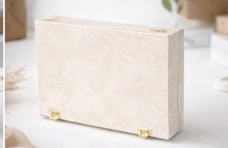 White Nikkah Booklet with Pen & Box (with lock) - Image 4